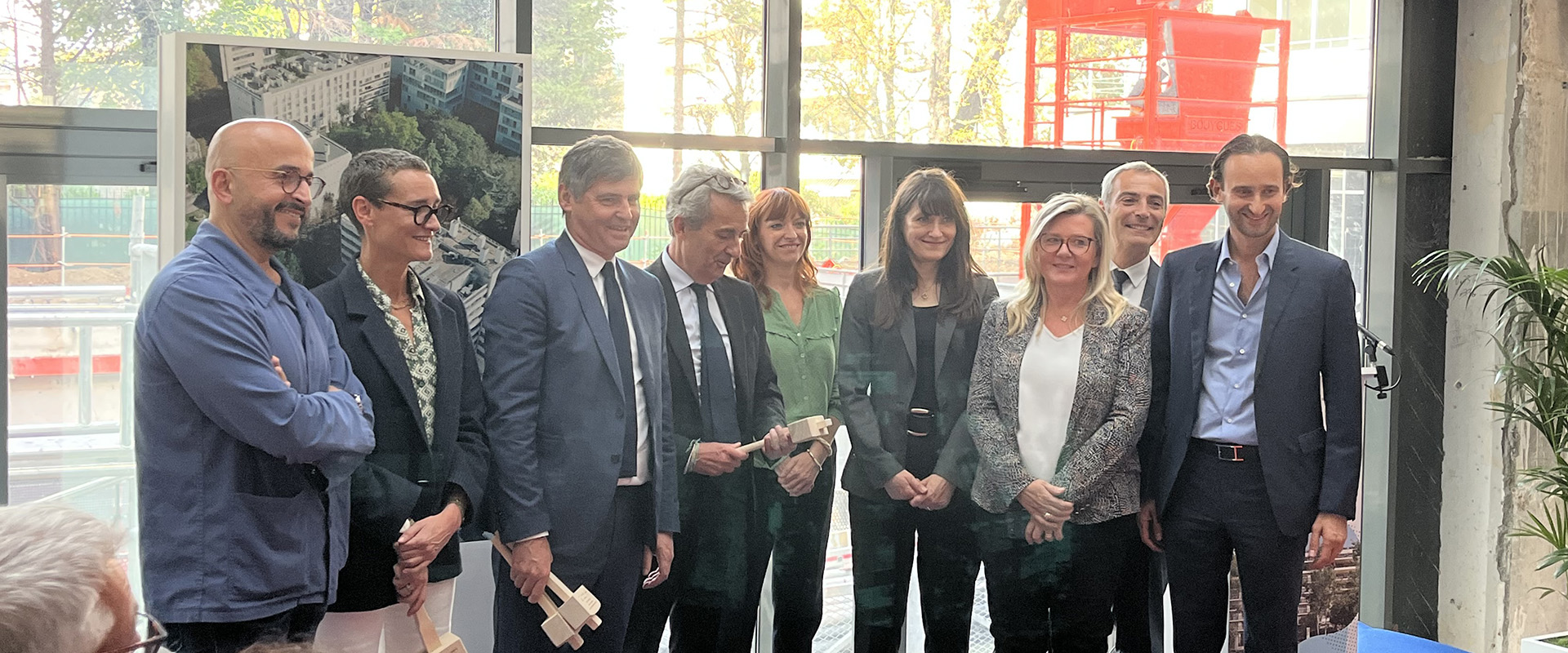 Rahim Rezzouk, Samantha Groh, le Maire de Neuilly-sur-Seine et l'équipe de maitrise d'ouvrage du projet 58 victor hugo