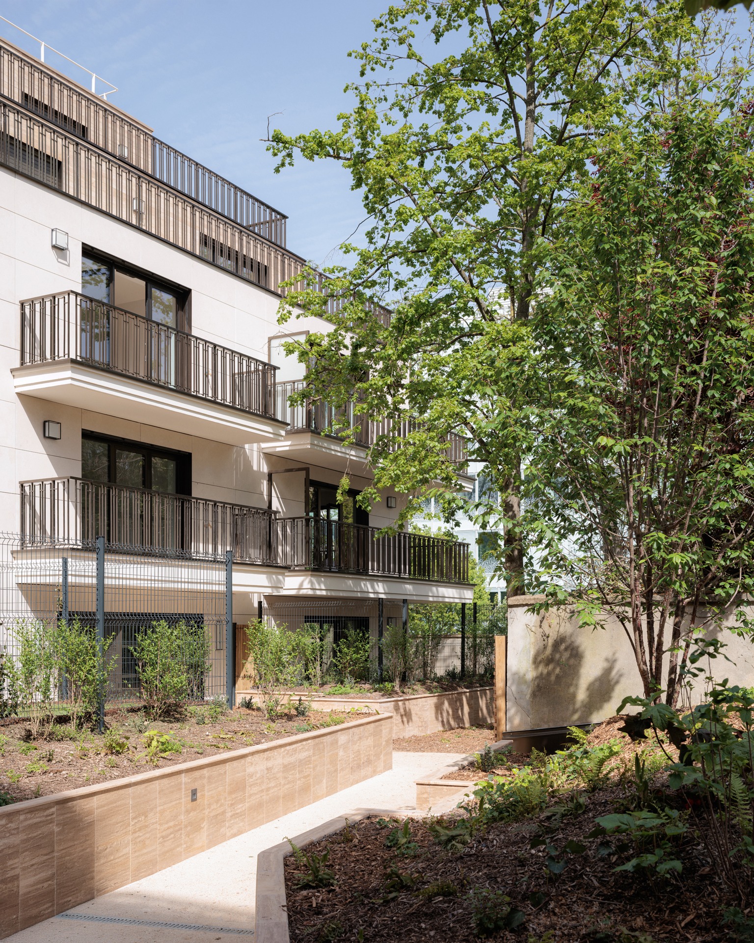 260409 ORY Neuilly Salem web (4)