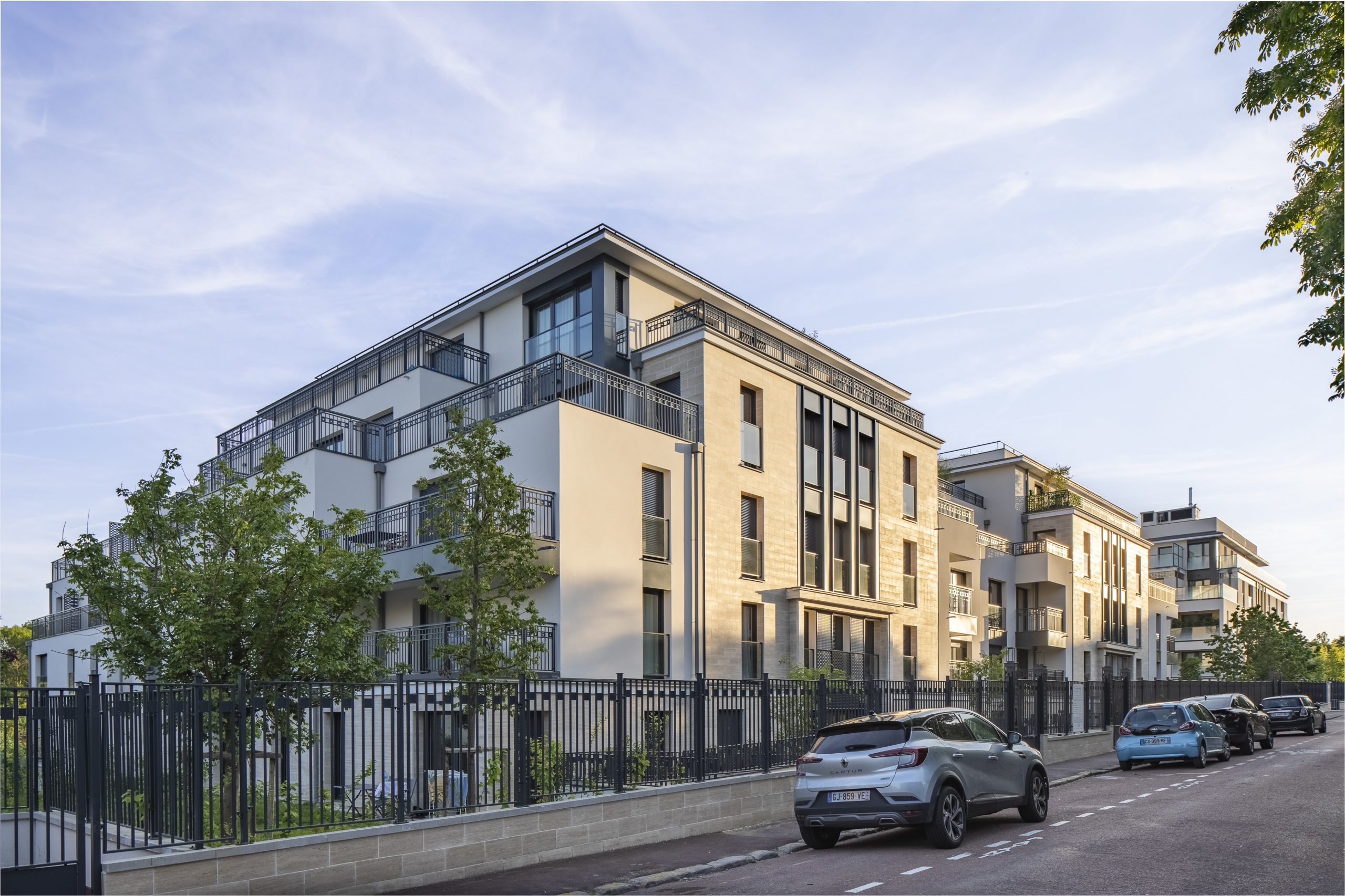 Image 3d d'un ensemble immobilier de logements clair donnant sur une rue à Saint Cloud Laval