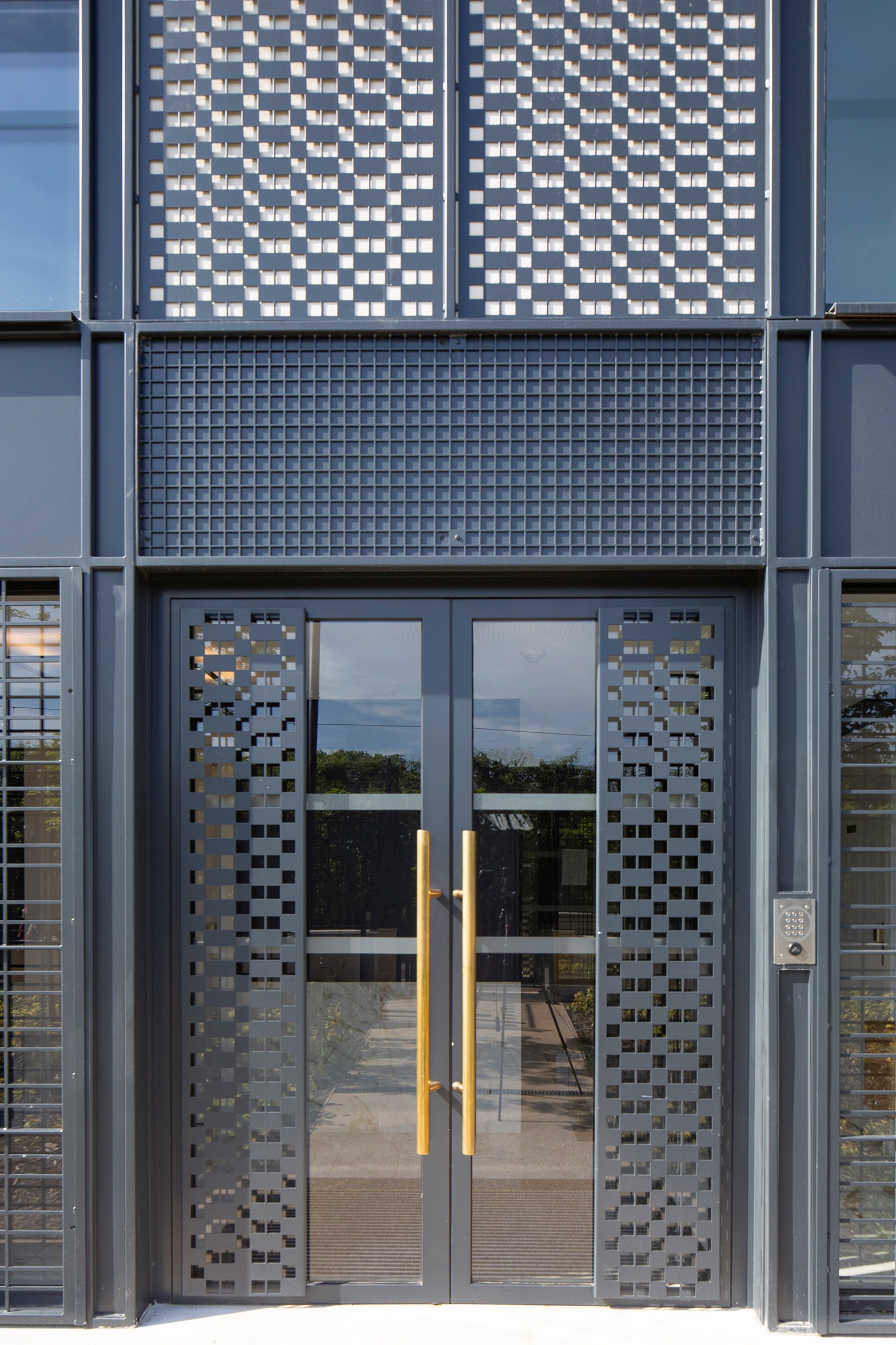 Porte extérieure st cloud laval ory architecture