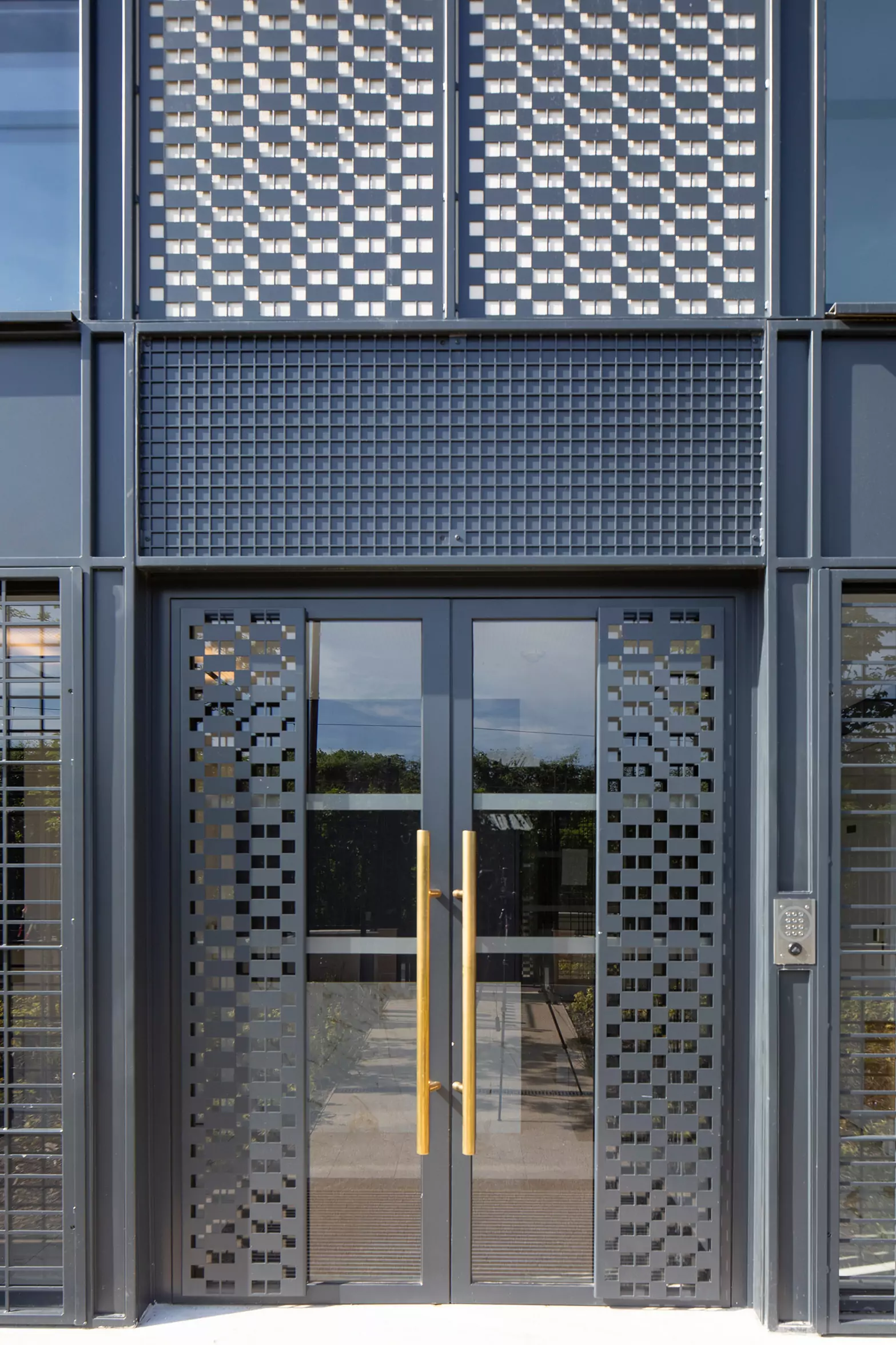 Porte extérieure st cloud laval ory architecture